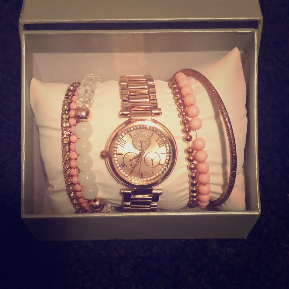 Beautiful Watch with 6 pretty bracelets💕